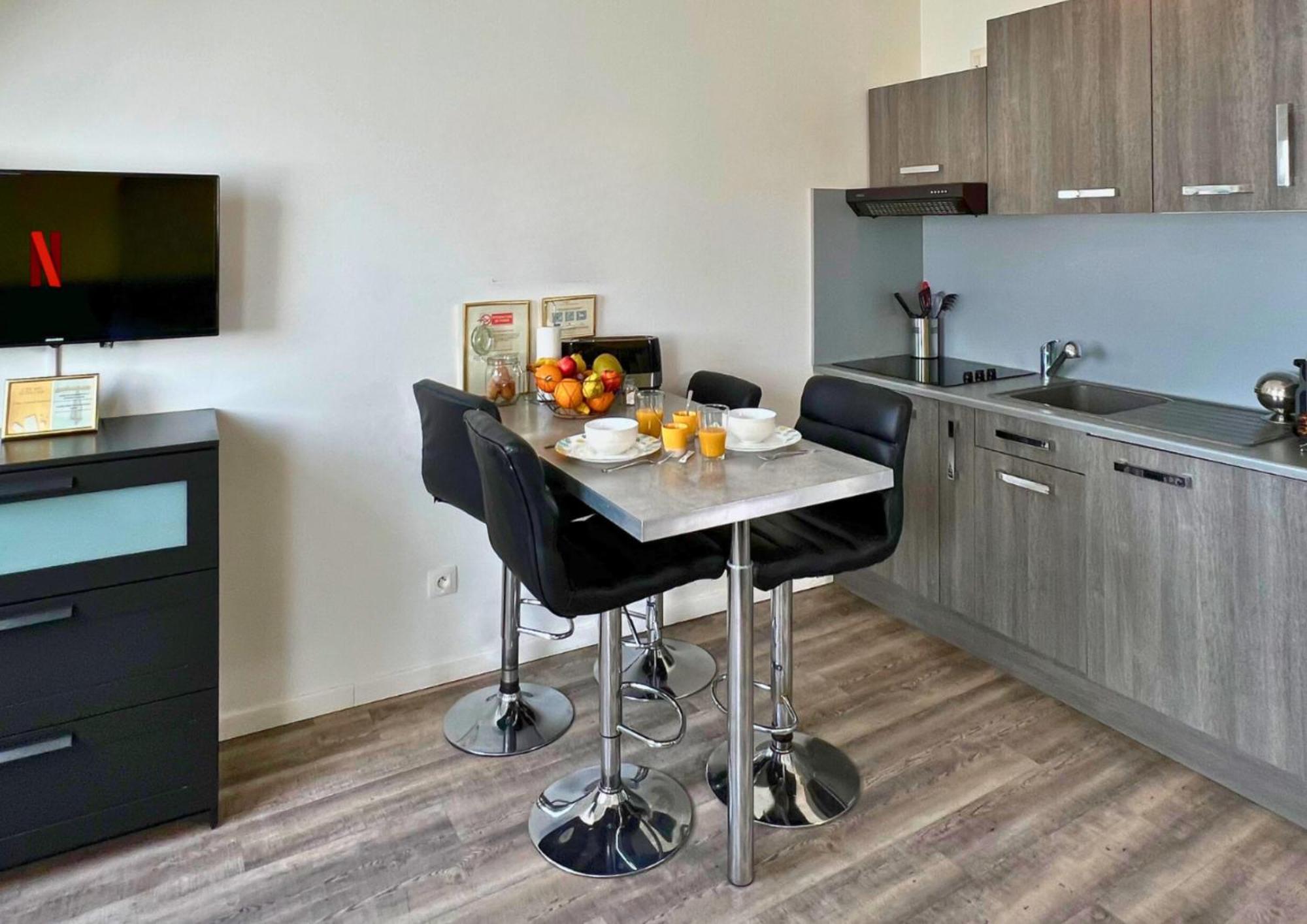Appartement - Parking Prive Gratuit, Proche Centre-Ville Et Gare De Saint-Omer Saint-Omer (Pas-de-Calais) Eksteriør billede